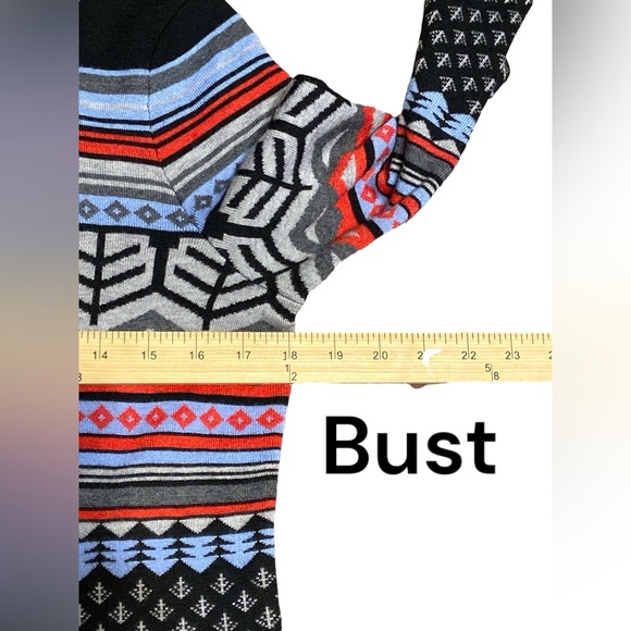 Gorgeous blue turtleneck sweater dress by krimson & klover size large
L98 - Picture 4 of 7